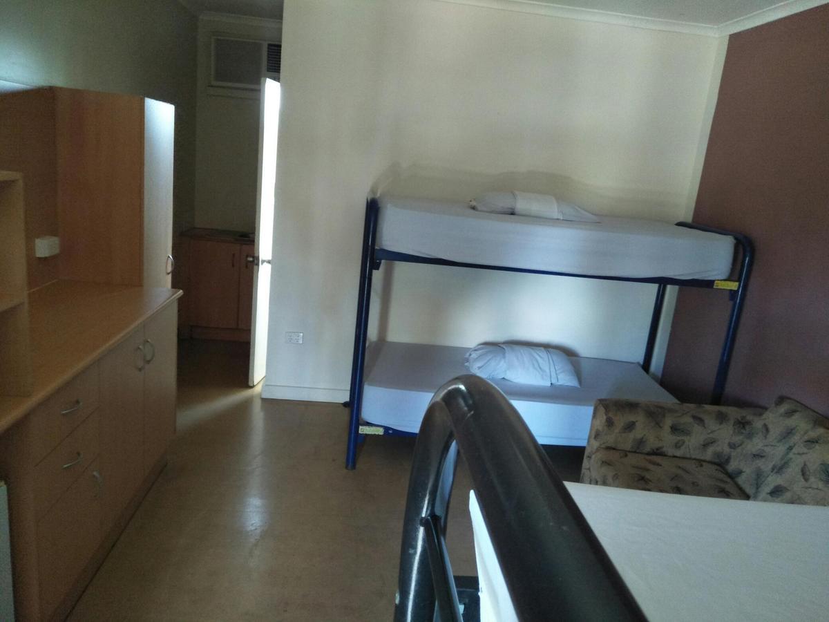 Palm Court Backpackers Hostel Katherine Εξωτερικό φωτογραφία