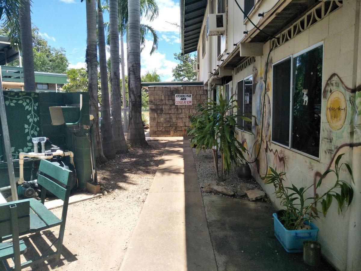 Palm Court Backpackers Hostel Katherine Εξωτερικό φωτογραφία
