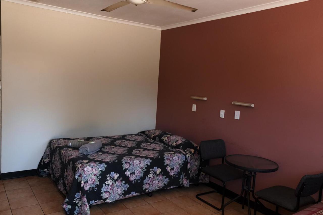 Palm Court Backpackers Hostel Katherine Εξωτερικό φωτογραφία